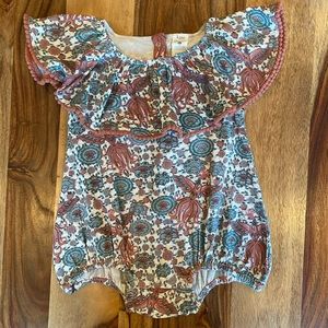 Kate quinn nwot size 12-18 bamboo Firebird, Pom Pom detail, ruffle neck